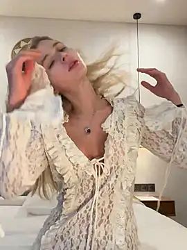 LunaRase online show from March 2025 10:00:02 AM