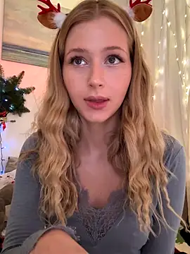 LunaRase online show from December 2025 10:44:02 AM