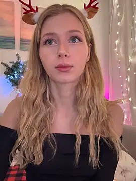 LunaRase online show from December 2025 02:03:01 PM