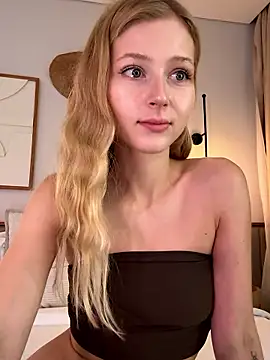 LunaRase online show from January 2026 06:18:02 AM