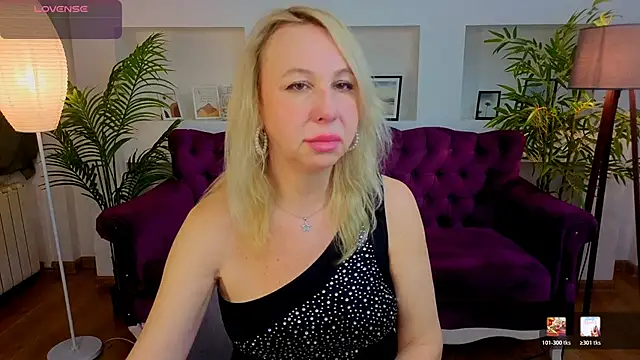 Snapshot of Anny_Jey_ chatting on April 2026 06:10:02 PM Anny Jey online show from April 2026 06:10:02 PM