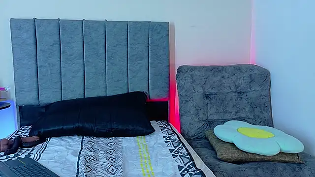 Snapshot of ArtesanaMK chatting on November 2025 06:37:02 PM ArtesanaMK online show from November 2025 06:37:02 PM