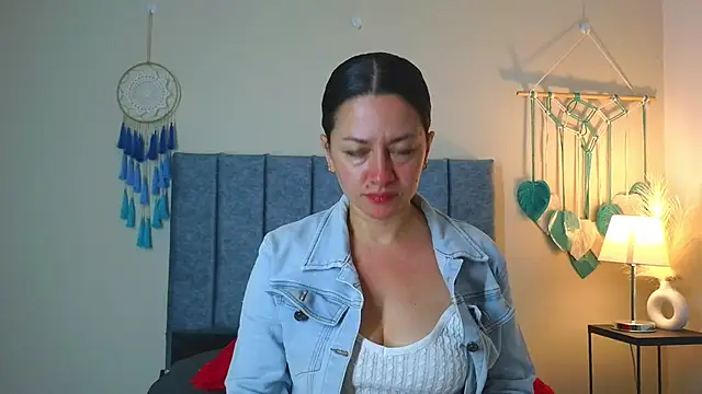 Snapshot of ArtesanaMK chatting on November 2025 10:26:01 AM ArtesanaMK online show from November 2025 10:26:01 AM