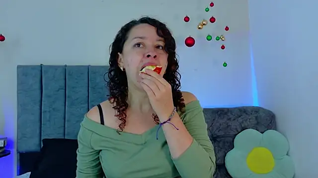 Snapshot of ArtesanaMK chatting on November 2025 11:32:02 AM ArtesanaMK online show from November 2025 11:32:02 AM