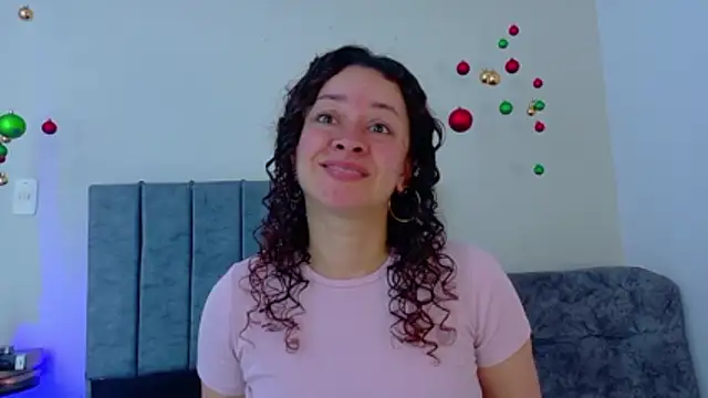 Snapshot of ArtesanaMK chatting on December 2025 05:29:02 PM ArtesanaMK online show from December 2025 05:29:02 PM