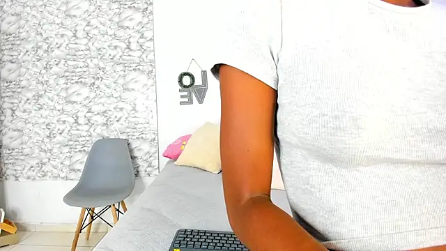 Snapshot of Canhela1 chatting on September 2025 07:27:02 PM Canhela1 online show from September 2025 07:27:02 PM