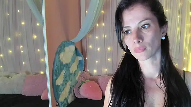 Snapshot of Aliiz_01 chatting on December 2024 11:24:01 PM Aliiz 01 online show from December 2024 11:24:01 PM