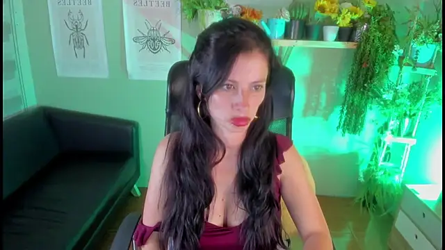 Snapshot of Aliiz_01 chatting on January 2025 03:05:02 AM Aliiz 01 online show from January 2025 03:05:02 AM