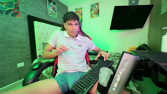 Snapshot of james_dreams_ chatting on June 2026 02:10:01 AM james dreams online show from June 2026 02:10:01 AM