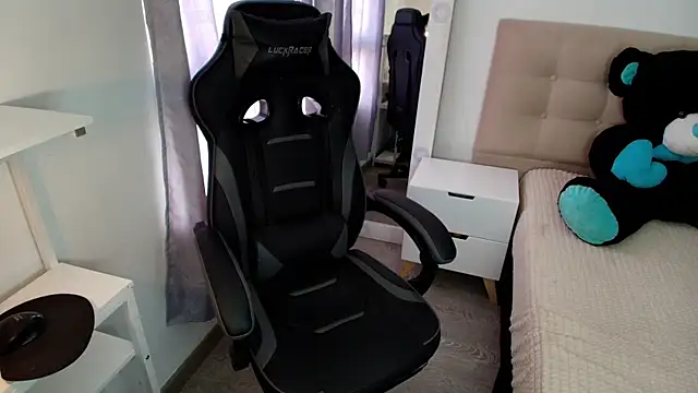 Snapshot of _nickconnor01 chatting on December 2024 07:14:01 PM nickconnor01 online show from December 2024 07:14:01 PM