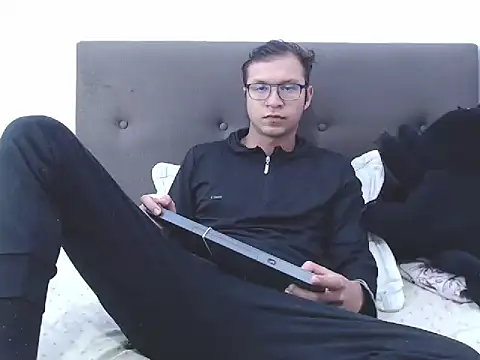 Snapshot of andy_loverxx chatting on February 2026 01:42:01 AM andy loverxx online show from February 2026 01:42:01 AM