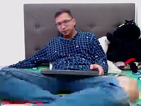 Snapshot of andy_loverxx chatting on February 2026 12:50:02 AM andy loverxx online show from February 2026 12:50:02 AM