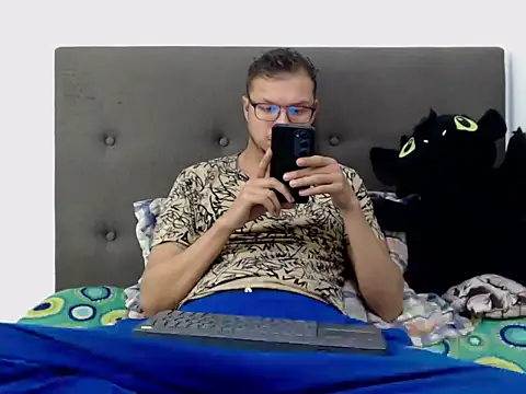 Snapshot of andy_loverxx chatting on February 2026 12:01:01 AM andy loverxx online show from February 2026 12:01:01 AM