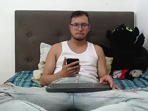 Snapshot of andy_loverxx chatting on February 2026 12:11:02 AM andy loverxx online show from February 2026 12:11:02 AM