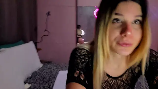 Snapshot of LeylaRosse chatting on January 2026 08:19:02 AM LeylaRosse online show from January 2026 08:19:02 AM