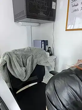 Snapshot of Eyleen_24 chatting on February 2025 07:03:01 PM Eyleen 24 online show from February 2025 07:03:01 PM