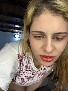 Snapshot of FlorBich chatting on January 2025 07:32:01 AM FlorBich online show from January 2025 07:32:01 AM