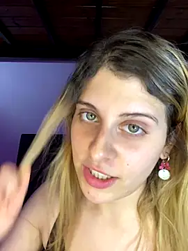 Snapshot of FlorBich chatting on October 2025 05:37:02 AM FlorBich online show from October 2025 05:37:02 AM