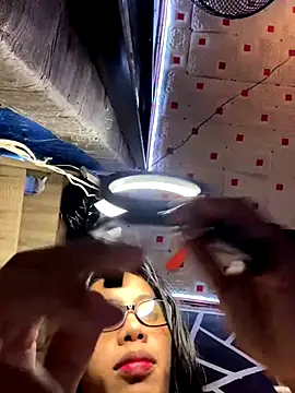 whiteladyboy online show from December 2025 10:46:02 AM