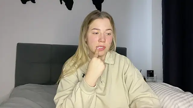 Embersweetbunny online show from January 2025 12:39:02 PM