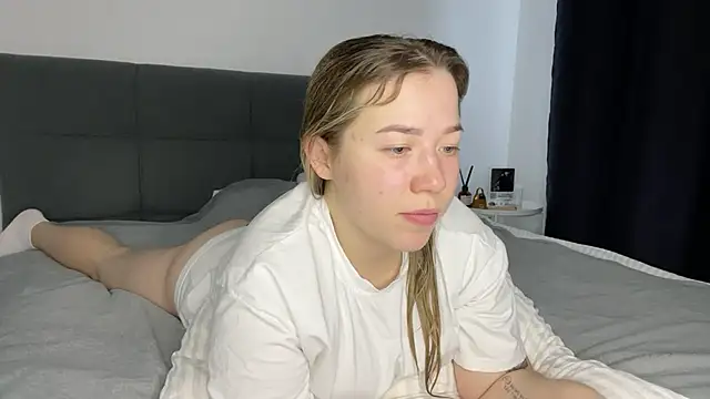 Embersweetbunny online show from January 2025 09:24:02 AM