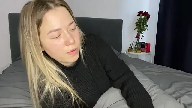 Embersweetbunny online show from January 2025 02:00:01 PM