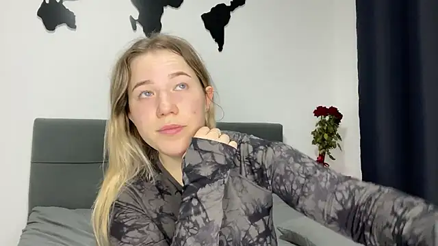 Embersweetbunny online show from January 2025 06:54:01 PM