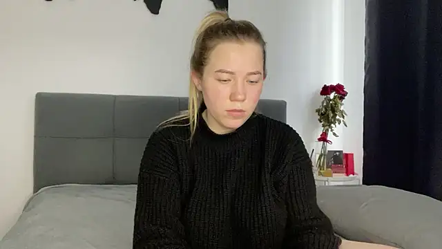 Embersweetbunny online show from February 2025 11:21:01 AM