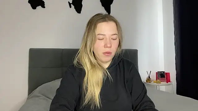 Embersweetbunny online show from February 2025 07:51:02 AM