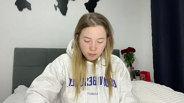 Embersweetbunny online show from February 2025 09:54:01 PM