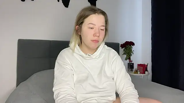 Embersweetbunny online show from February 2025 07:58:02 AM