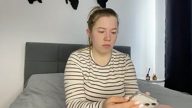 Embersweetbunny online show from February 2025 09:02:01 AM