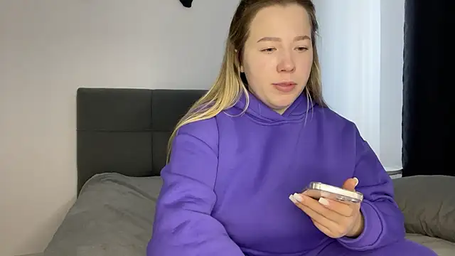 Embersweetbunny online show from February 2025 01:13:02 PM