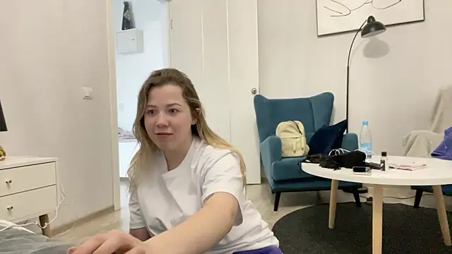 Embersweetbunny online show from March 2025 01:16:02 PM