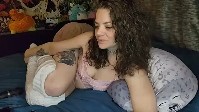 Snapshot of MiaElizabeth chatting on March 2025 10:05:01 AM MiaElizabeth online show from March 2025 10:05:01 AM