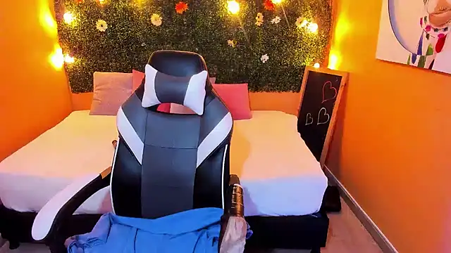 Lizzie Williams  online show from January 2025 02:49:02 AM