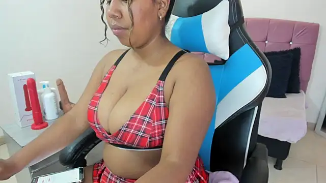 Lizzie Williams  online show from April 2026 03:11:01 AM
