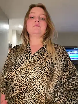 Snapshot of PhatAssBlond chatting on December 2024 04:12:01 AM PhatAssBlond online show from December 2024 04:12:01 AM