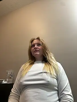 Snapshot of PhatAssBlond chatting on December 2024 12:29:02 AM PhatAssBlond online show from December 2024 12:29:02 AM