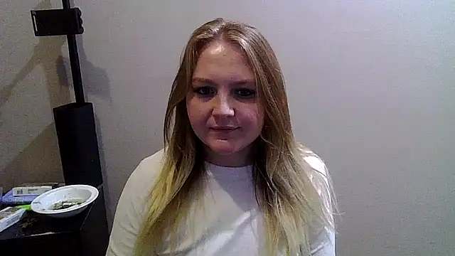 Snapshot of PhatAssBlond chatting on December 2024 12:04:02 AM PhatAssBlond online show from December 2024 12:04:02 AM