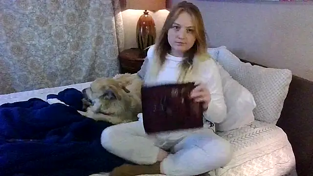 Snapshot of PhatAssBlond chatting on December 2024 06:31:02 PM PhatAssBlond online show from December 2024 06:31:02 PM