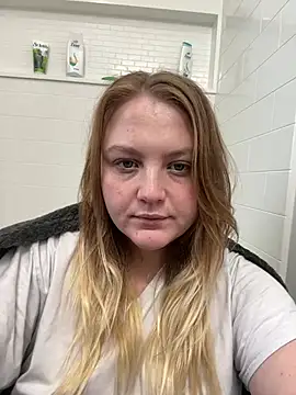 Snapshot of PhatAssBlond chatting on December 2024 03:00:01 PM PhatAssBlond online show from December 2024 03:00:01 PM