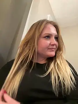 Snapshot of PhatAssBlond chatting on January 2025 01:58:01 AM PhatAssBlond online show from January 2025 01:58:01 AM