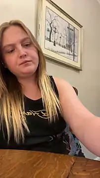 Snapshot of PhatAssBlond chatting on January 2025 01:29:01 AM PhatAssBlond online show from January 2025 01:29:01 AM