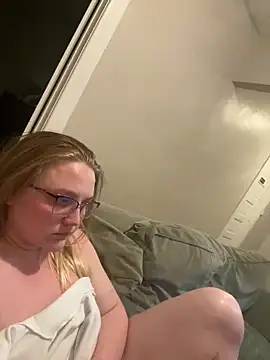 Snapshot of PhatAssBlond chatting on January 2025 05:10:01 AM PhatAssBlond online show from January 2025 05:10:01 AM