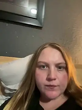 Snapshot of PhatAssBlond chatting on February 2025 11:21:02 PM PhatAssBlond online show from February 2025 11:21:02 PM