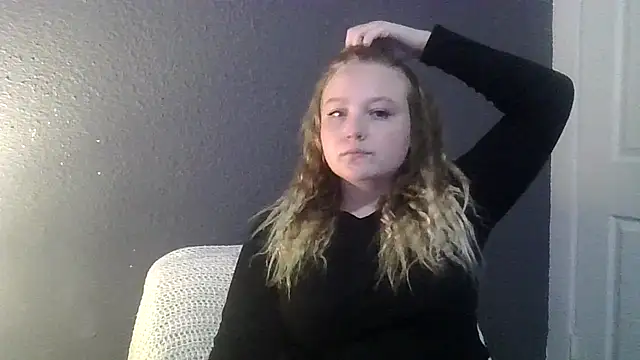 Snapshot of PhatAssBlond chatting on February 2025 05:31:01 PM PhatAssBlond online show from February 2025 05:31:01 PM