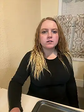 Snapshot of PhatAssBlond chatting on February 2025 04:07:02 AM PhatAssBlond online show from February 2025 04:07:02 AM