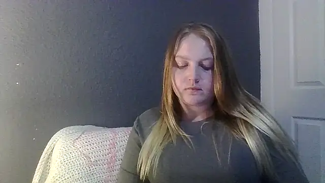 Snapshot of PhatAssBlond chatting on February 2025 11:25:02 PM PhatAssBlond online show from February 2025 11:25:02 PM