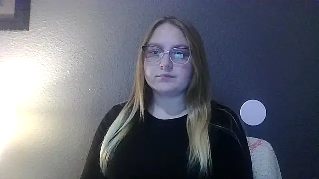 Snapshot of PhatAssBlond chatting on February 2025 08:58:02 PM PhatAssBlond online show from February 2025 08:58:02 PM